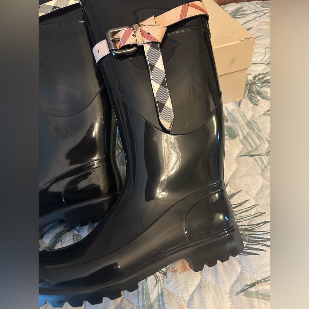 Burberry Kenyon Nova Rainboots - Picture 5 of 10